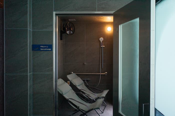 外気ラウンジ / Open air lounge