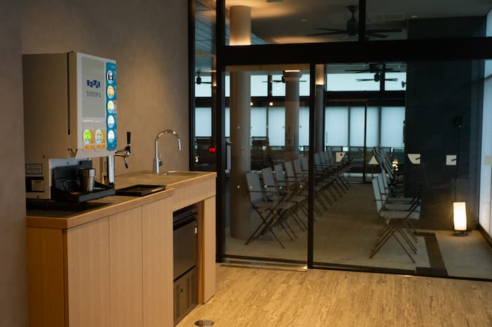 リフレッシュラウンジ / Refreshments